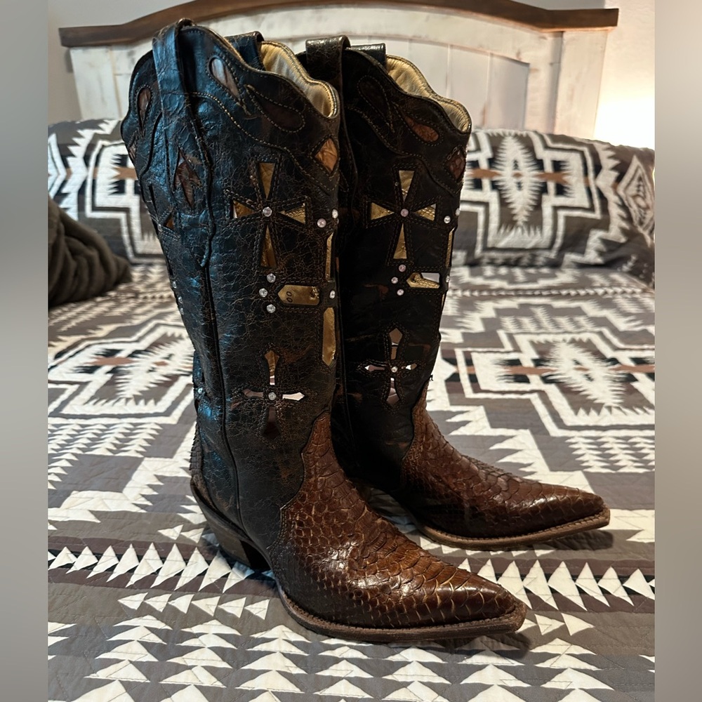 Women’s Corral Vintage Python Snakeskin Cowboy Boots Size 7 M